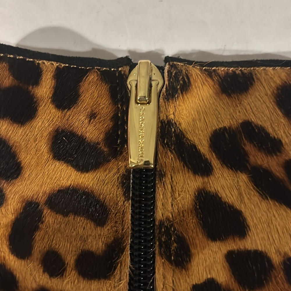 Vince Camuto Nandi 2 Calf Hair Leopard Print Pointed Toe Booties - Size 7.5 - Picture 8 of 10